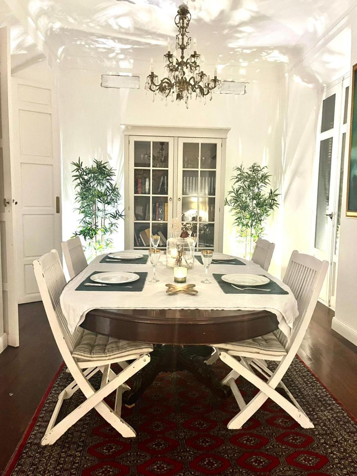 Small Stylish With Comfortable Queen-size Bed In Very Large, Beautifully Decorated Shared Flat In The Historic Centre Of Málaga